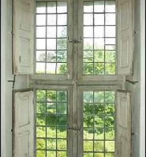 Fenêtre de l'hôtel Dieu de Bayeux (Calvados) - fin du XVIIe siècle
