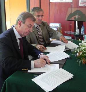 signature contrat Beaugency