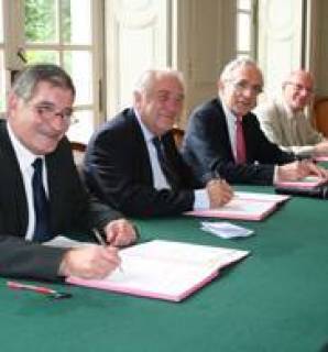 Châlons-en-Champagne - CNAC (Centre National des Arts du Cirque) - signature de l'accord cadre entre les 5 partenaires, le 29 juin 2012