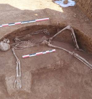Fouille archéologique sur le Parc logistique de l'Aube à Moussey, vue d'une sépulture du Silo de La Tène A2-BI