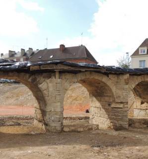 Le pont de la porte de Bresle datant du XVIe siècle à Beauvais