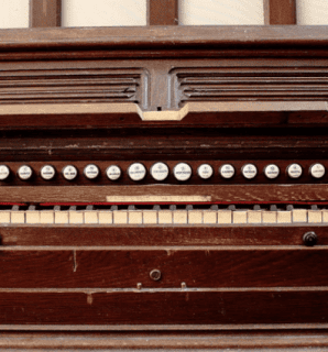 Clavier de l'harmonium de Dumont-Lelievre à Bruyères-et-Montberault, Inscrit MH Novembre 2018