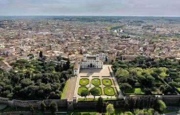 1_Vue aérienne de la Villa Médicis © M3 Studio Villa Medici.jpg