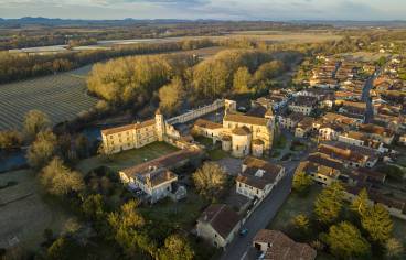 L'abbaye Saint Jean de Sorde bénéficiaire de la Mission patrimoine en Nouvelle-Aquitaine en prise de vue aérienne au lever du soleil