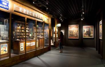Bordeaux, musée d'Aquitaine, Vue de l'épicerie, dans les salles Bordeaux, port(e) du monde, Lysiane Gauthier - Musée d'Aquitaine