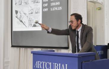 Arnaud Oliveux adjugeant une planche de Tanguy et Laverdure, le 26 mai 2020, à 150 000 euros