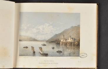 Photo d'un livre ouvert sur une reproduction d'une vue d'Aix-les-Bains
