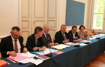Au centre, Christian de Lavernée, préfet de la région Pays de la Loire et Jacques Auxiette, président de la région Pays de la Loire