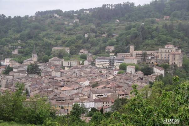 Largentière, vue lointaine insertion du projet de pôle jeunesse