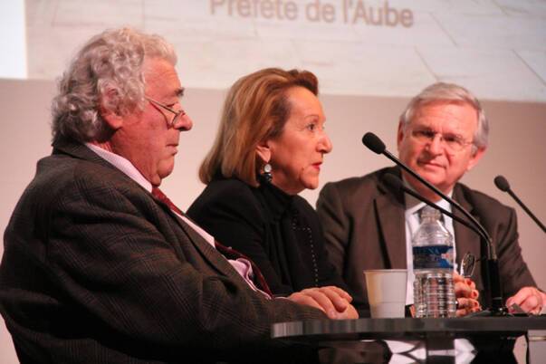 Isabelle Dilhac, préfète de l'Aube, entourée de Messieurs Jean-François Leroux et Philippe Adnot.