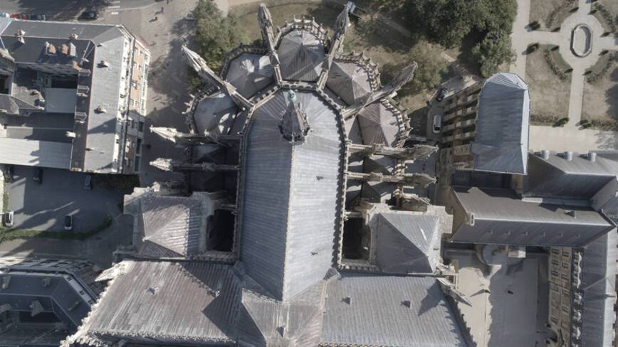 Intervention sur la toiture des chapelles Nord du chevet de la cathédrale de Reims