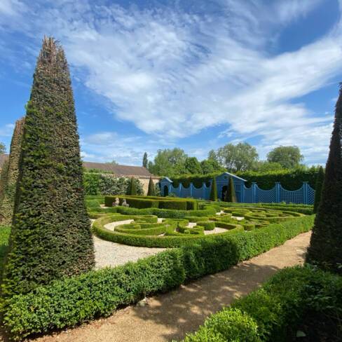 (18) Ainay-le-Vieil : jardin du château