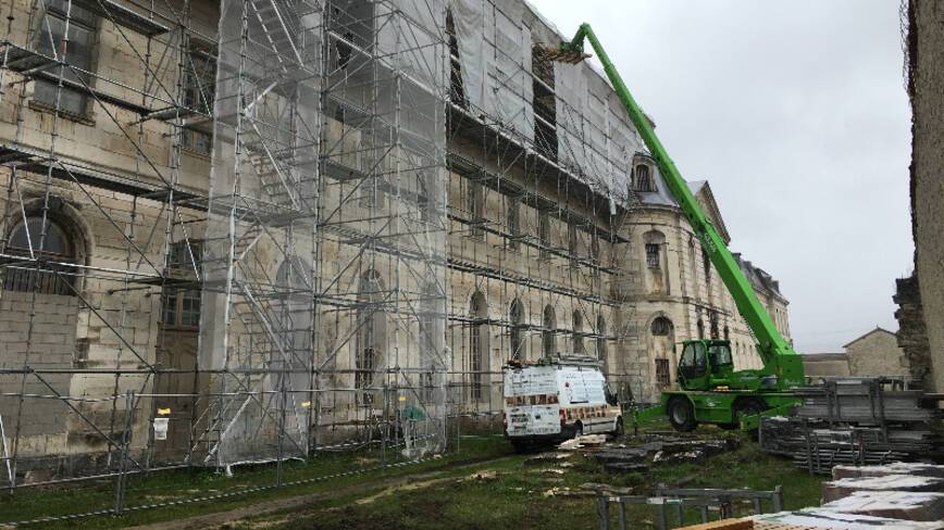 Abbaye de Clairvaux. Restauration des couvertures du réfectoire chapelle. Vue façade