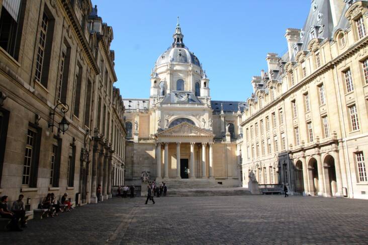 Sorbonne - Cour Honneur © Rectorat de l’académie de Paris.JPG