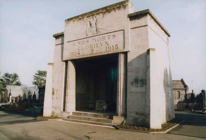 63_clermont_cimetiere_carmes_monument_aux_morts.JPG