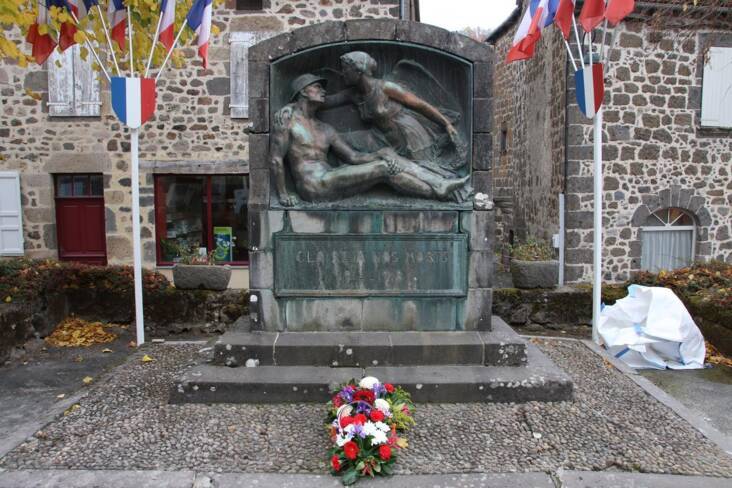 15_saint_martin_valmeroux_monuments_aux_morts.JPG