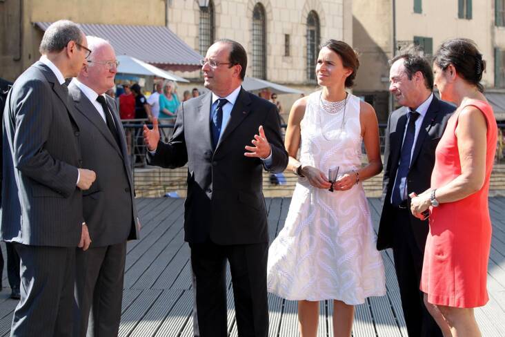 Déplacement d'Aurélie Filippetti, François Hollande, et Maja Hoffman, à Arles, le 26 juillet 2013