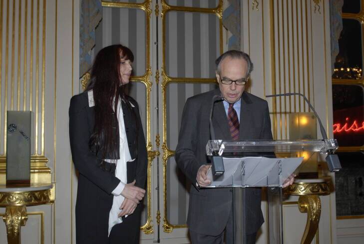 Frédéric Mitterrand en compagnie de Aline Bonetto