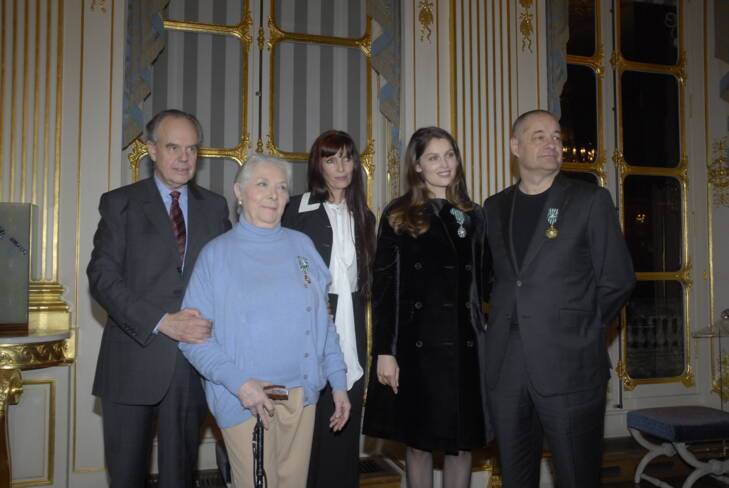 Frédéric Mitterrand en compagnie de Aline Bonetto, Jean-Pierre Jeunet, Claude Gensac et Laetitia Casta