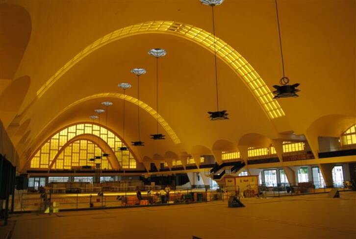 Reims - halles du Boulingrin en fin de restauration, vue intérieure