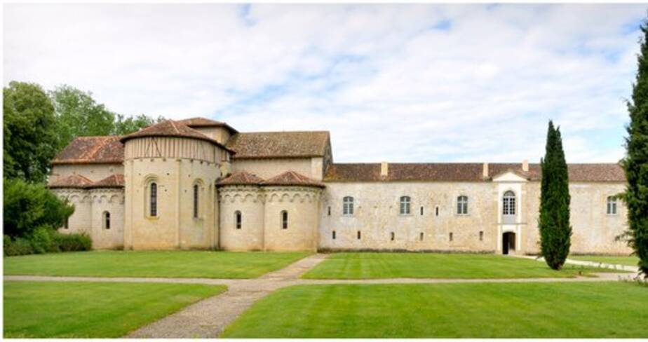 Abbaye de Flaran à Valence-sur-Baïse (classée en 1914)