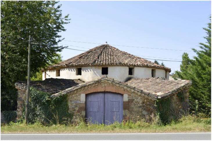 Métairie ronde de Saint-Lieux-Lafenasse, Tarn (classée en 1995)