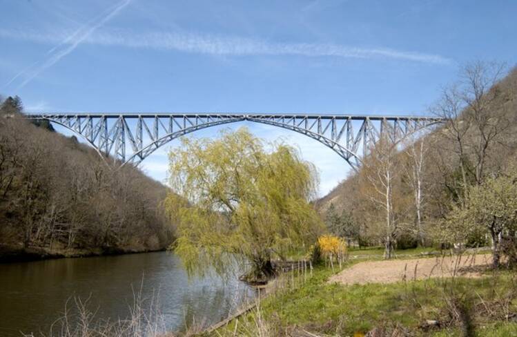 Viaduc du Viaur à Tanus et Tauriac-de-Naucelle, Tarn et Aveyron (inscrit en 1984)