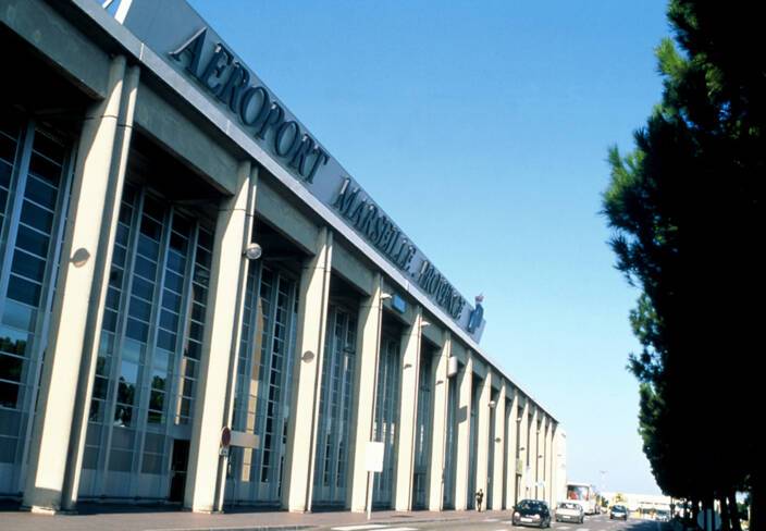 Aéroport Marseille-Provence - Marignane, portique d'entrée du hall 1
