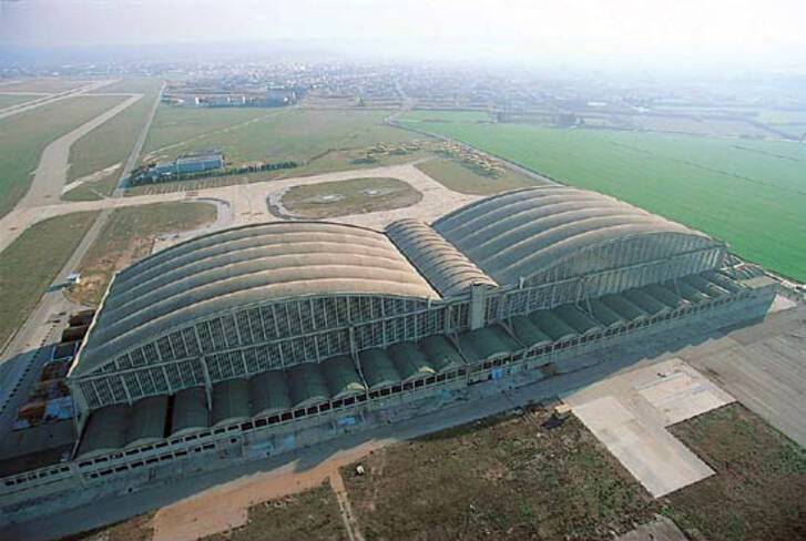 Aéroport Marseille-Provence - Marignane, vue aérienne des hangars Perret