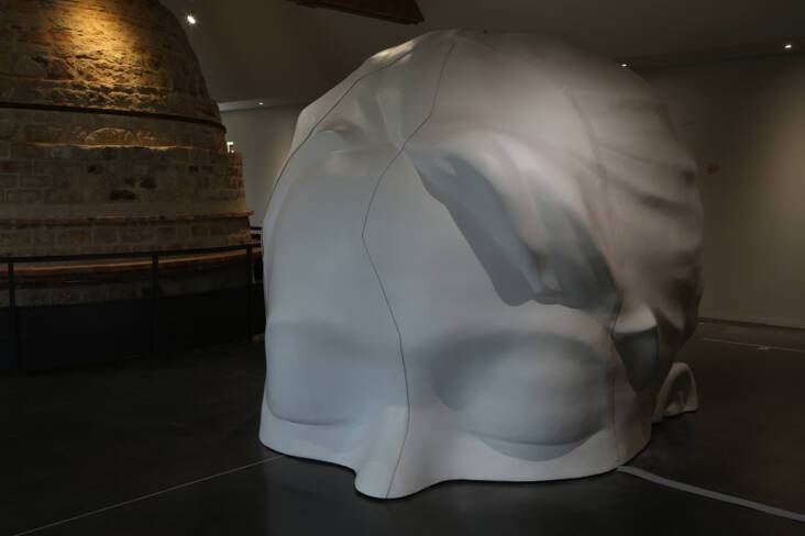 Le secret du monde oeuvre de Nathalie Talec réalisée dans le cadre de la Commande publique inaugurée le 22 juin 2018 au Musée départemental de la céramique de Lezoux