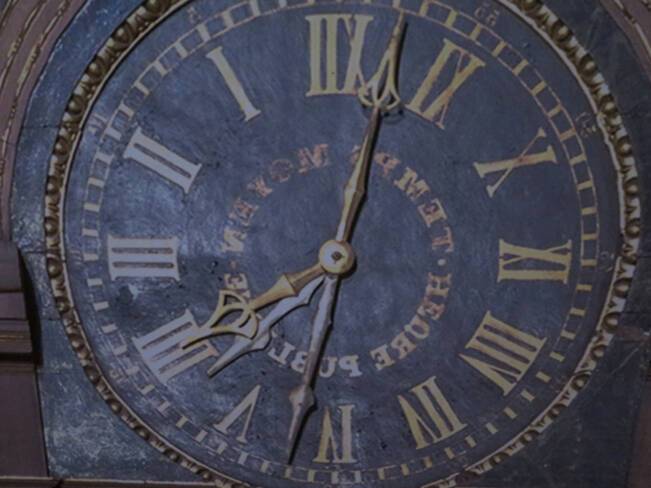 Cathédrale de Strasbourg. Horloge astronomique - Détail de la bâche décorative depuis l'intérieur du chantier : l'u des 7 cadrans