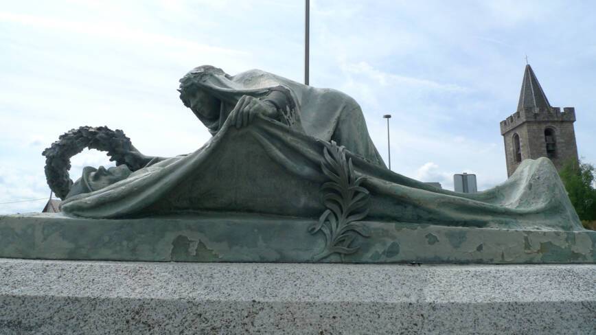 Monument aux morts de Saint-Chély-d'Apcher (48)
