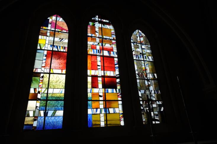 Cathédrale Saint-Jean-Baptiste Lyon - vue intérieure - création de vitraux par Jean Mauret, Dominique Fleury et Gilles Rousvoal associés à l'atelier Duchemin