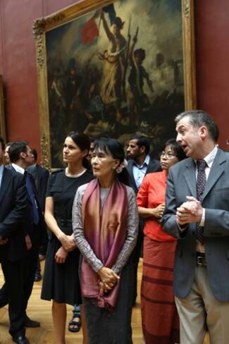 Aung San Suu Kyi visite le Louvre en compagnie de Aurélie Filippetti