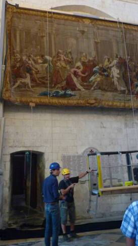 Cathédrale de Viviers - travaux préparatoires au décrochage des tapisseries