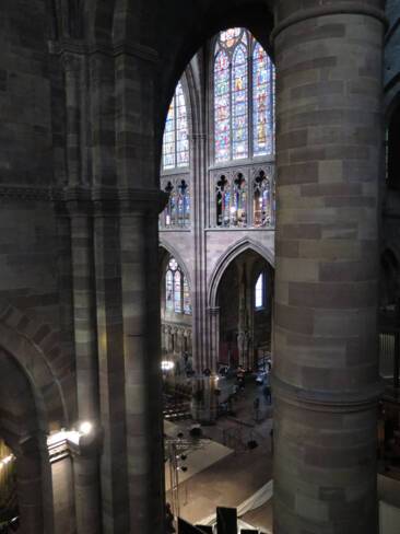 Cathédrale de Strasbourg. Horloge astronomique - Vue depuis l'échafaudage, vers le choeur et la nef