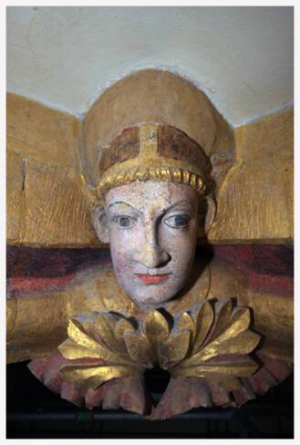 Cathédrale Saint-Jean-Baptiste Lyon - Décor sculpté Figure d'évêque après restauration
