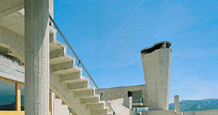 Cité radieuse - Marseille, cheminée et escalier de secours sur le toit-terrasse