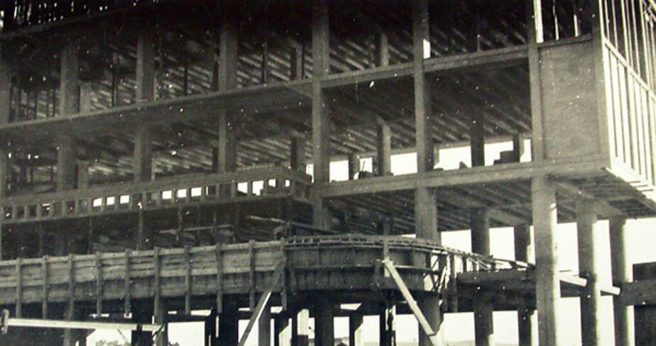 Façade nord, détail sur l’ossature poteaux-poutres vers 1951