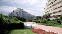 Marina Baie des Anges - Villeneuve-Loubet, coursives de l'immeuble Amiral et loggias de l'immeuble Baronnet en lisière du parc