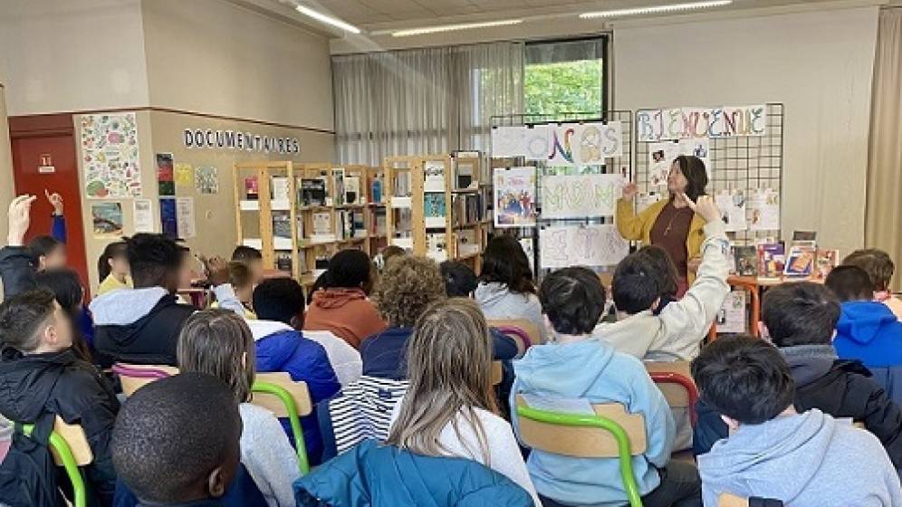 Rencontre avec la libraire au CDI du collège - Emilie Deniau accroche.jpg