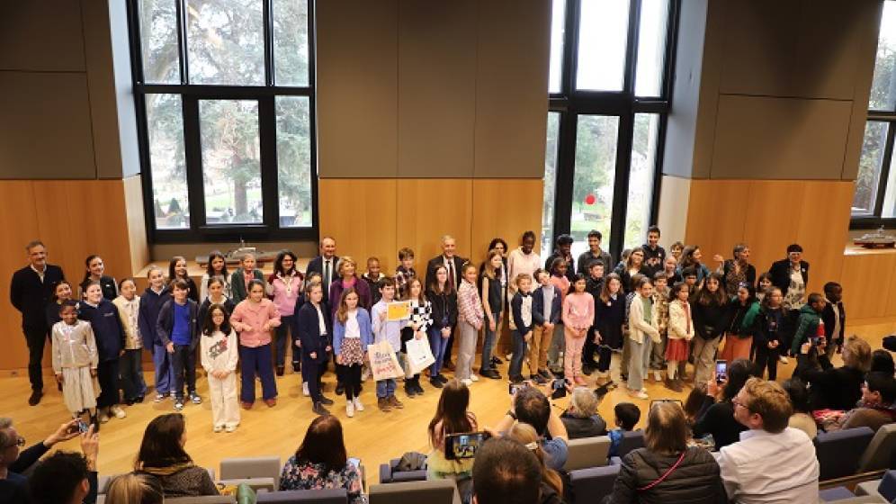 groupe enfants adulte remise prix patrimoines poésie