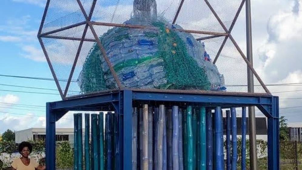 La prophétie de Manmandlo à Morne-à-L'Eau, oeuvre de Guy Gabon dans le cadre du 1% artistique.