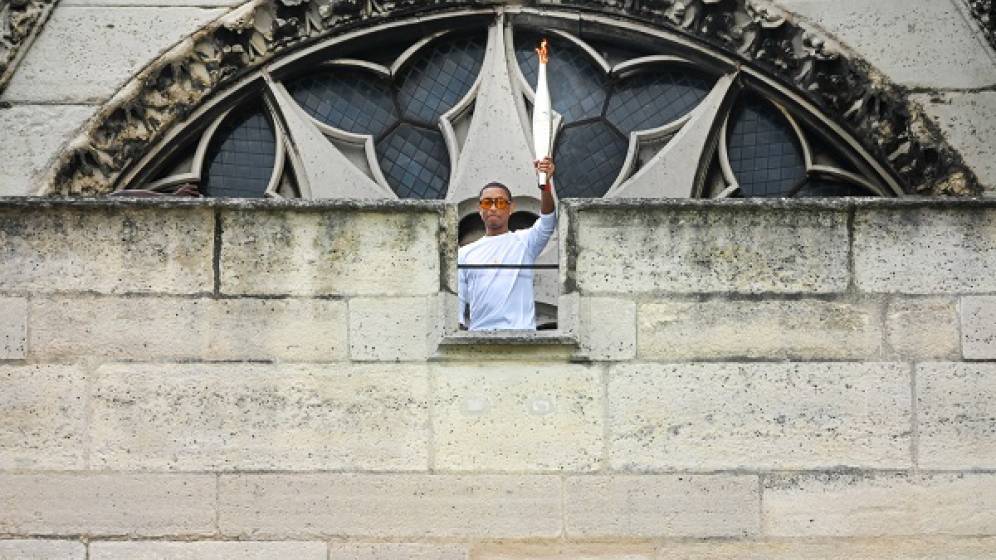 JOP-2024-07-26_Flamme_Basilique_Concert_Slimane_YMB_4835-Yann MAMBERT-accroche.jpg