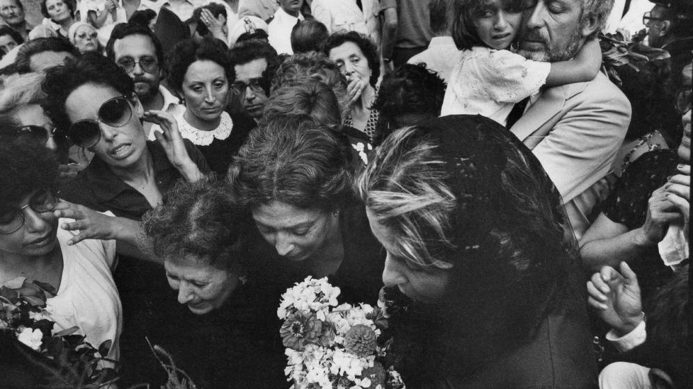 Letizia Battaglia, Funérailles de Vito Lipari, tué par la Mafia, Castelvetrano, Trapani, 1980 Archivio Letizia Battaglia, 2022  Alberto Damian.jpg