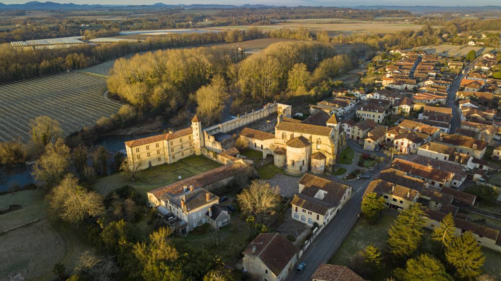 Abbaye Saint Jean de Sorde Mission patrimoine vue aérienne au lever du soleil