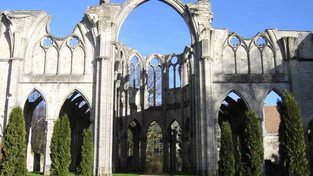 DRAC Hauts-de-France _ MH _Ourscamp _ ruines de l'église abbatiale _ vue d'ensemble depuis l'Ouest.jpg