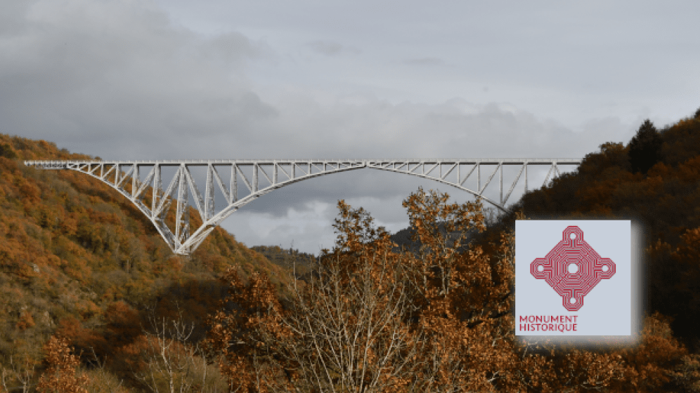 Vue, depuis la vallée du Viaur, sur le viaduc ferroviaire du Viaur