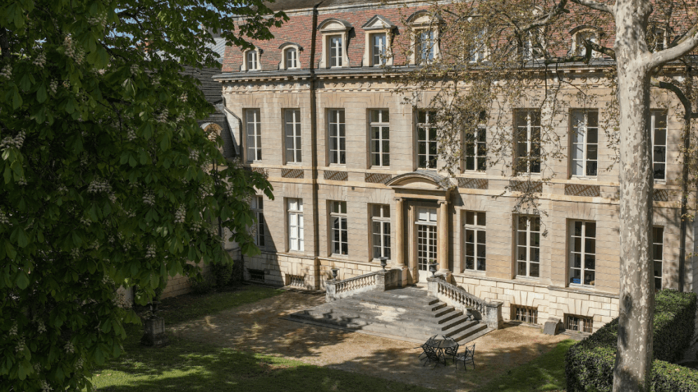 Vue de l'hôtel du commandant militaire depuis le jardin - DRAC BFC