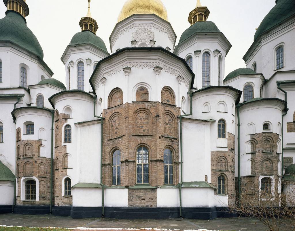 photo d'une cathédrale blanche et verte